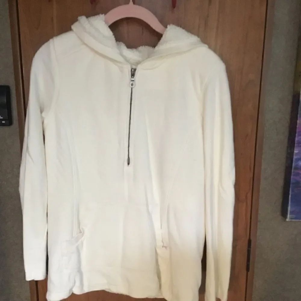 NWOT. Coldwater Creek Women’s S Cream Hooded Sweatshirt w/Faux Sherpa Lining.